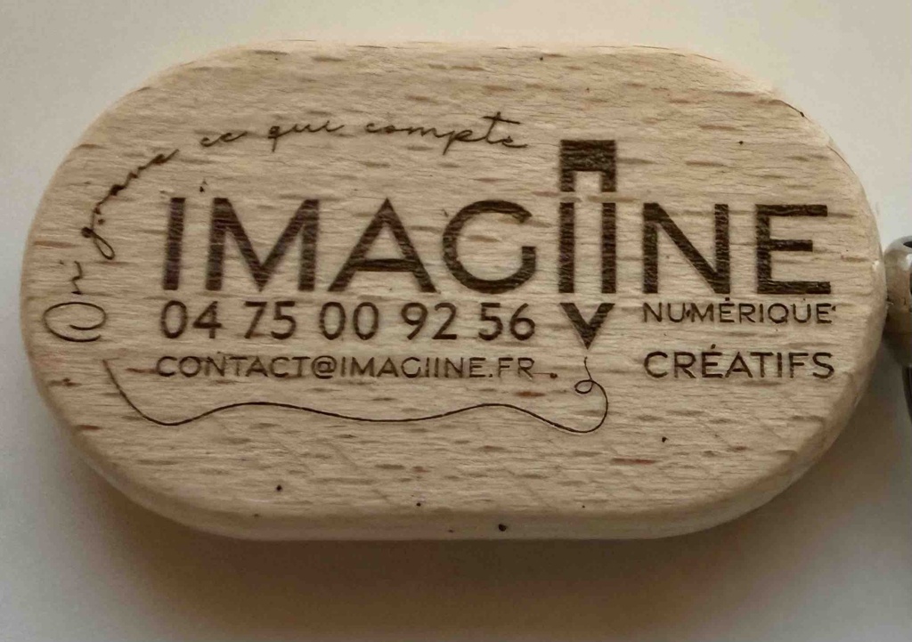 Porte-clés en bois gravé et personnalisable